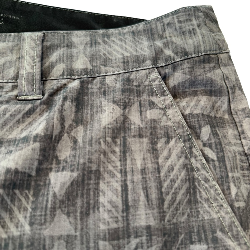 Crazy Shirts Expedition Hybrid Shorts Men 40 x 11” Gray Geometric Hawaiian Cargo - Picture 4 of 13